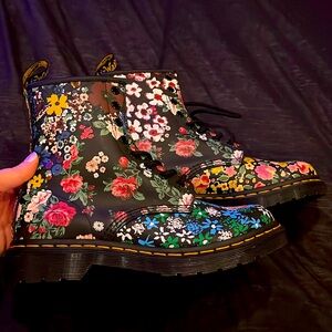 FLOWER DOC MARTENS 🌸
